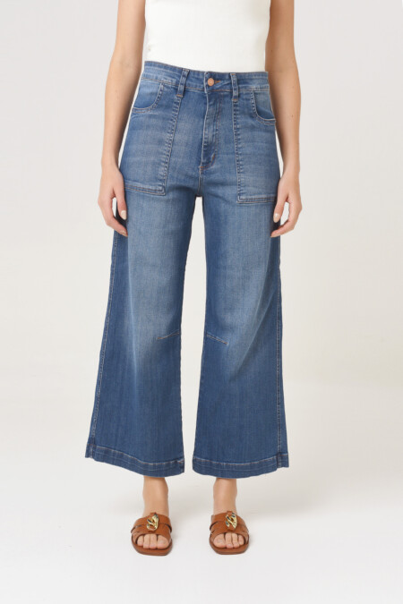 Semi Wide Crop Helena